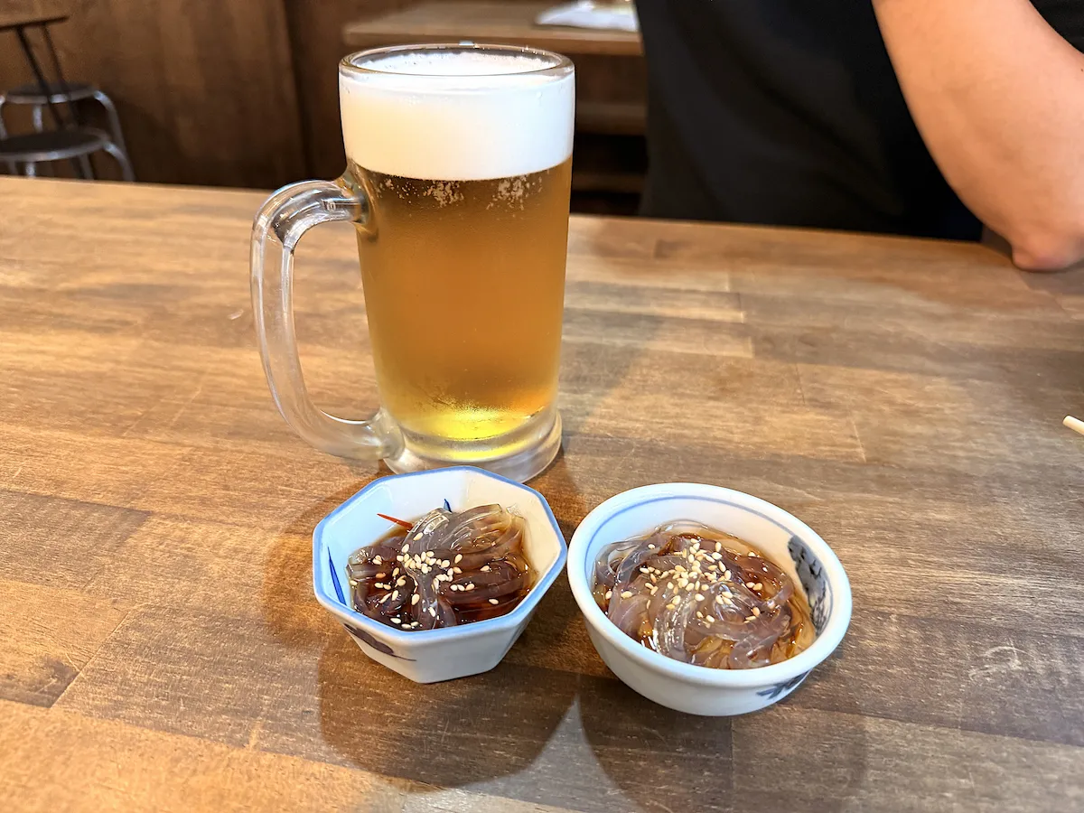 「ウッチャン家」のビールと突き出し